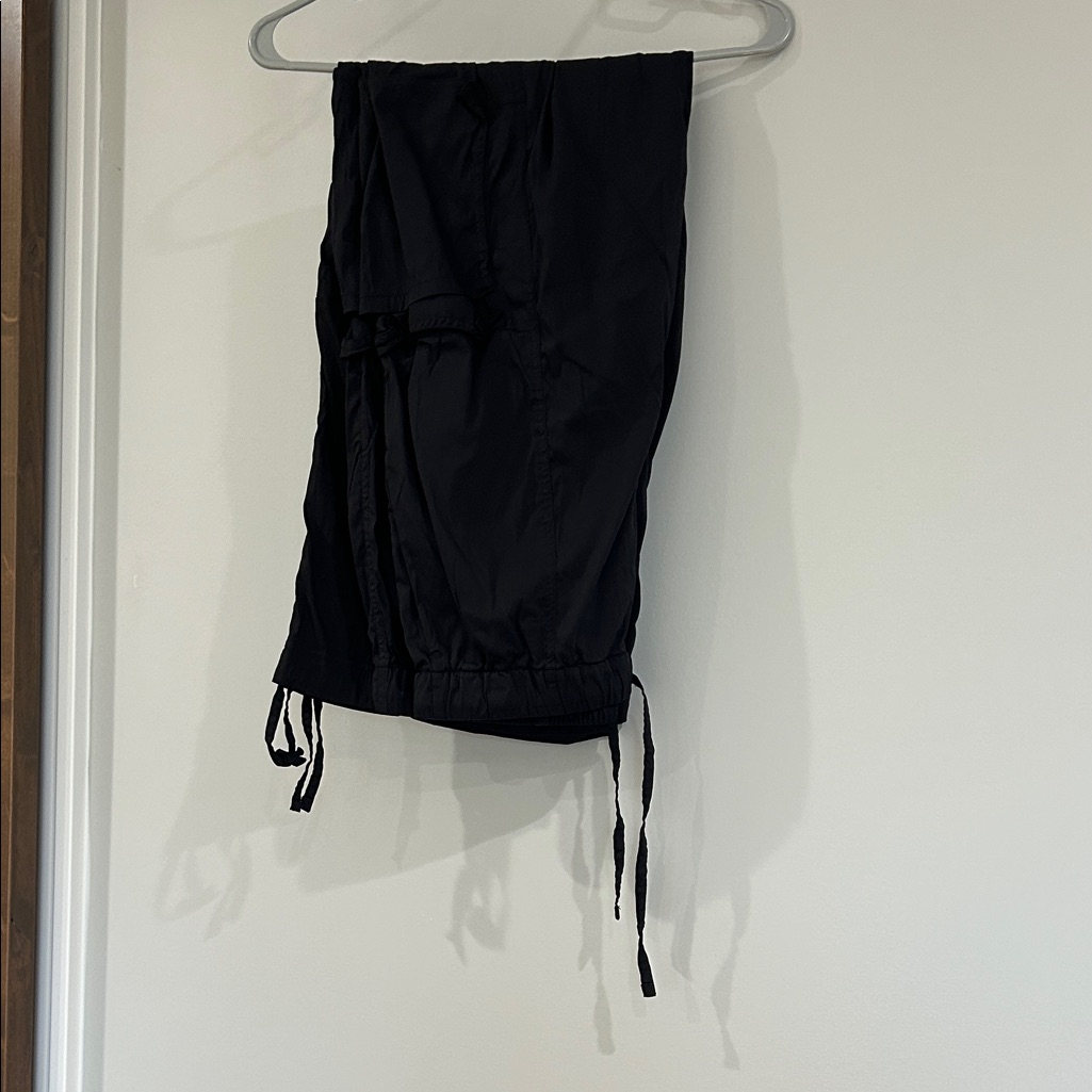 Lululemon Lightweight Adjustable Mid-Rise Cargo Pant